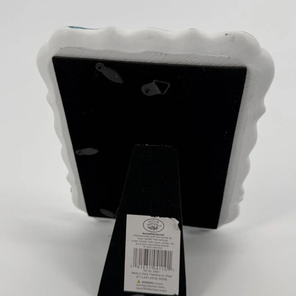 Laura Ashley Blue White Floral 3D Flower Picture Frame 4x6 Scalloped LAR38-46WB